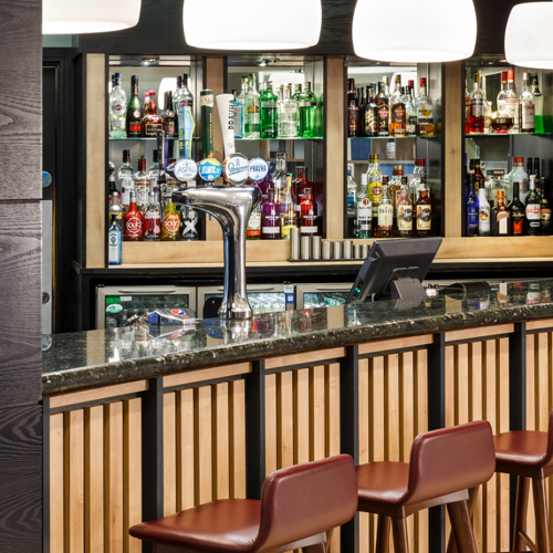 <p>THE OAKS BAR & LOUNGE</p>